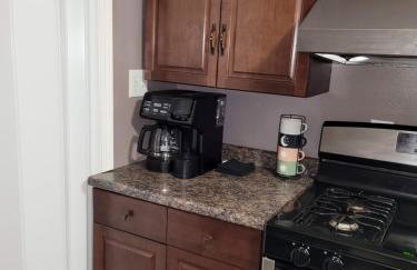 Nice house with private parking, king bed fenced yard - Foto 32
