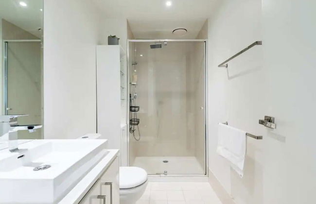 Charming 1BR in Fitzroy w/ Parking, Pool, + Gym! - Foto 10