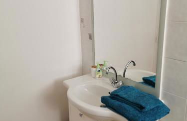 STUDIO 2 étoiles Rénové Proche des THERMES - Foto 14