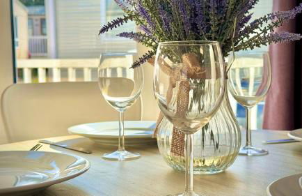 Marton Mere - 3 Bedroom Caravan- by Holiday Homes - Photo 5