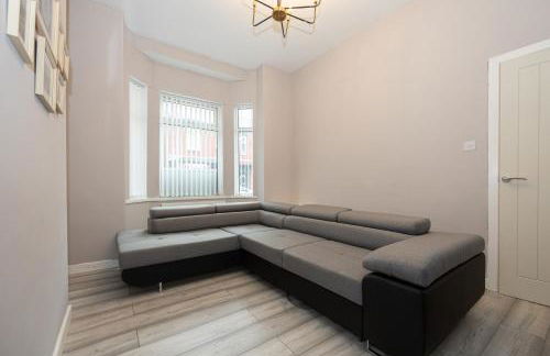 Modern 3BR House in Manchester, Ideal for Families, Sleeps 7 - Foto 2
