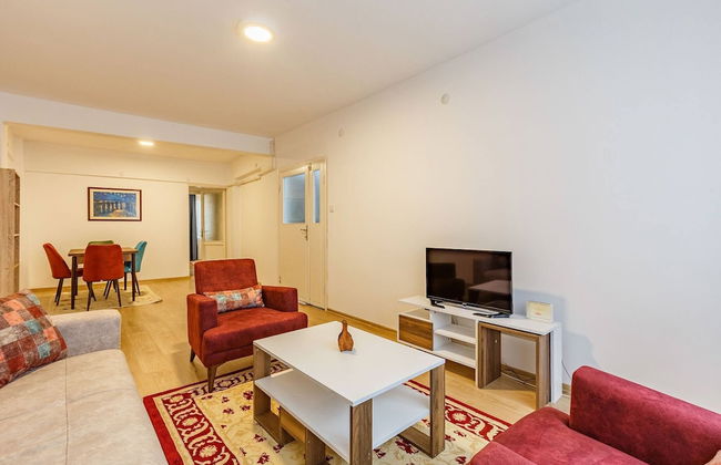 Charming Kadıköy Apartment With City Views - Photo 8