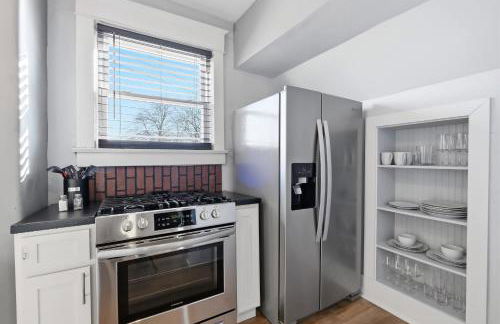 Elegant Historic Apartment with Craftsman Details - Foto 18