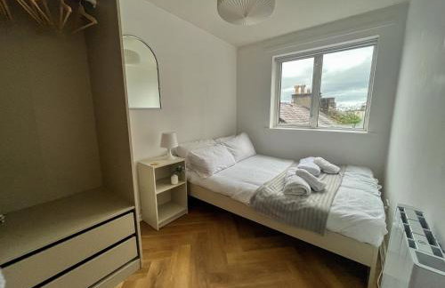 Stunning Central Flat w/ Parking - Foto 15