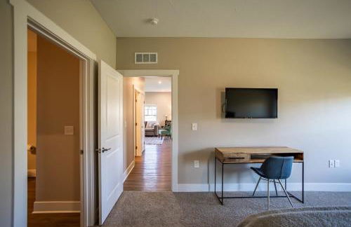 Modern 2BR 2BA New Build Condo with Garage & Patio - Foto 9