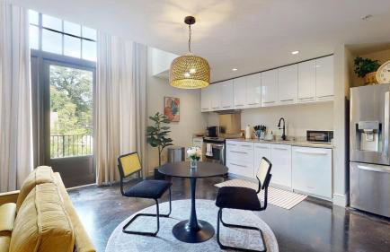 Charmingly Trendy Cloverdale Loft - Gated Parking! - Foto 5