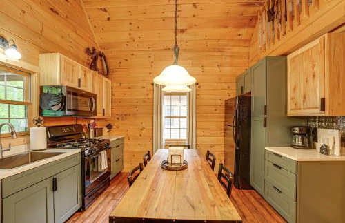 Fire Pit and Porch Warm and Woodsy Rothbury Escape! - Foto 8