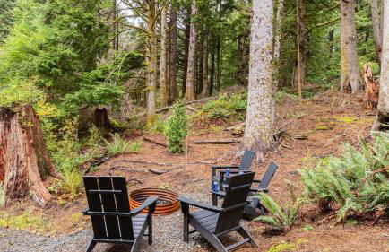 Peaceful Treehouse-Style Stay with Sauna Fire Pit Forest Views Near the Coast The Treehouse by AvantStay - Foto 39