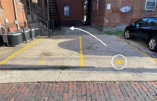 2BR Townhome with Parking - Walk to Stadiums & Downtown - Foto 18