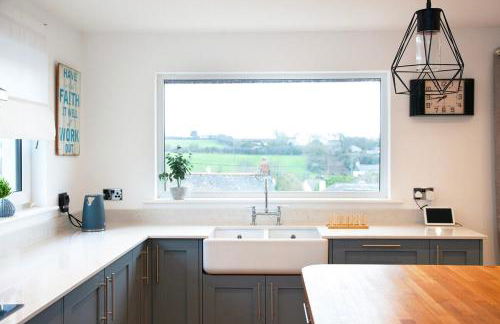 Elisa Villa - tranquil retreat 5 mins from the sea - Foto 30