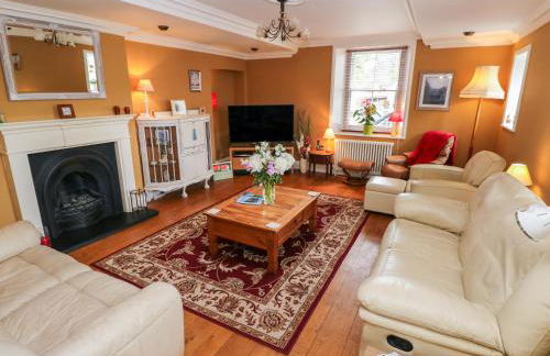 Castle School House - Photo 2