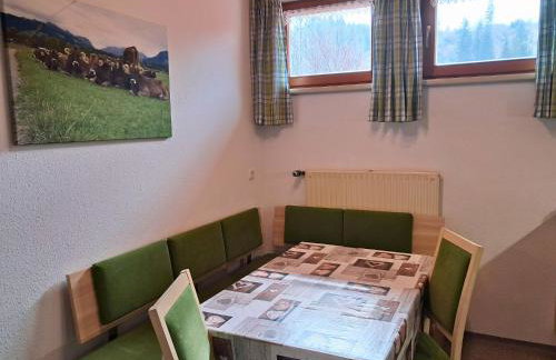 Bauernhof Finkel - Ferienwohnungen mit Balkon - Bergsicht - Traktor mitfahren - Tiere streicheln - entspannter Familienurlaub - zentrale Lage nahe Oberstdorf - Foto 16