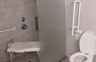 Walk to K-State, Sleeps 12, Pool Table, Hot Tub - Foto 54