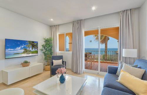 Marina XI Enjoy the Sun, Sea Views, Pools & BBQ Steps from the Beach in Mijas Costa & Fuengirola - Foto 5