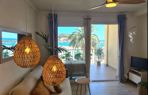 Beachfront, Sea views, Terrace and Parking! - Foto 3