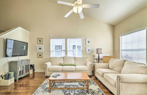 Walk to Lake Family Gem with Pool Access in Afton - Foto 23