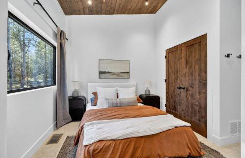 The Luxe House | Upscale Cabin w/ Hot Tub & Fire Pit! - Foto 9