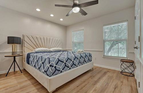 New!4BR with Easy Access to all Woodlands Amenities - Photo 28