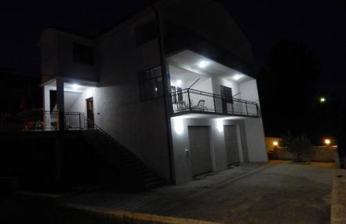 Apartments with a parking space Tugare, Omis - 14320 - Foto 13