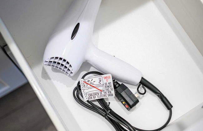 Chic Modern Retreat With Stunning Views 1360 Sqft - Photo 31