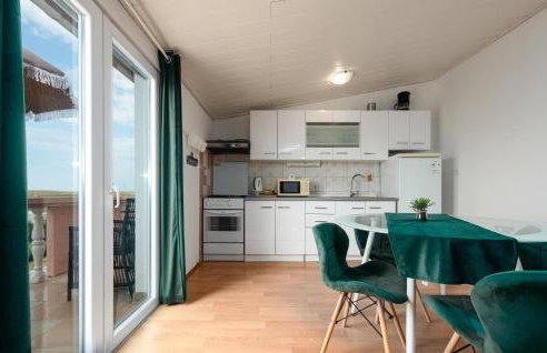 Lovely Apartment In Stara Vas With Wifi - Photo 4