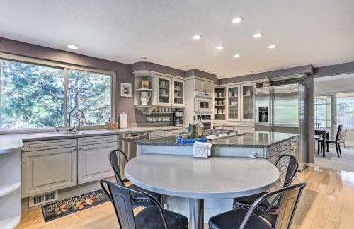 Near Shops & Eats! Centennial Home w/ Sunroom - Foto 4