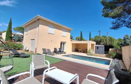 Beautiful Villa with pool! - Photo 1