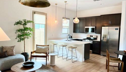 Luxury 1 BR Casita with Private Yard, Garage and WD - Foto 2