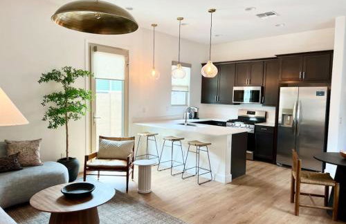 Luxury 1 BR Casita with Private Yard, Garage and WD - Foto 2