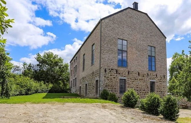 Elegant Hillside Mansion - Photo 37