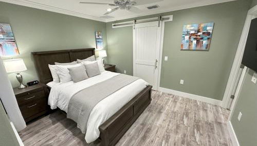 BRAND NEW! Lakefront 9BR Pool Hot Tub Outdoor Kitchen BBQ Theater 2 miles Disney - Foto 3