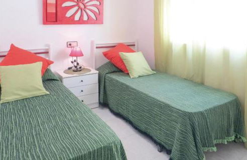 Beautiful Apartment In Torrevieja - Foto 13