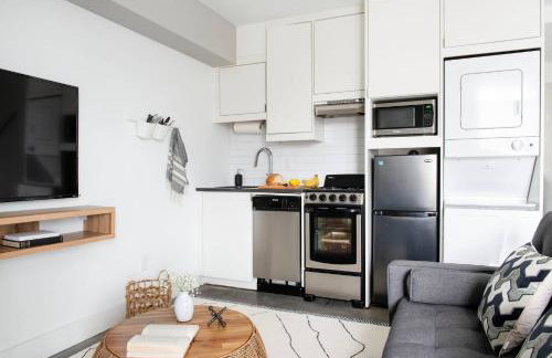 *NEW* The Layla: Rooftop | Walkable | Downtown - Photo 13