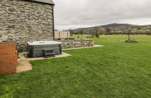 Hay Store - Photo 31