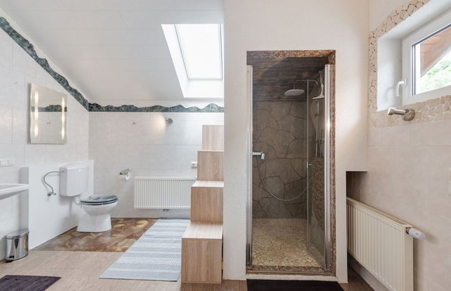 Modern Holiday Home in Pinsdorf With Garden - Photo 56