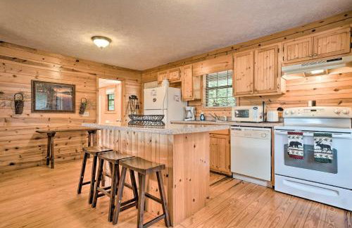 Rustic Young Harris Cabin with Fire Pit and Views - Foto 7