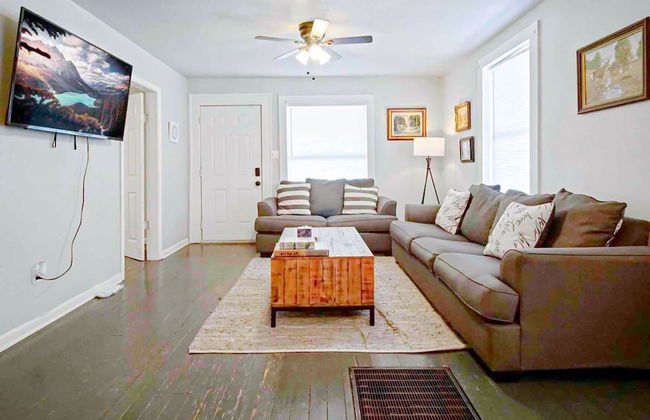 2BR Cozy House Near Plaza District - Photo 5