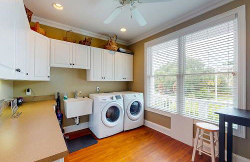 Fantastic getaway with private pool, deck, game room, AC & fast WiFi - Foto 35