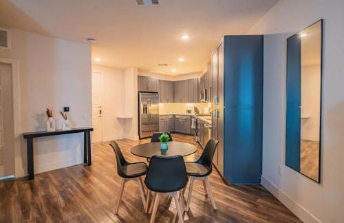 Chic Retreat Near Kierland Golf Pool Gym Washer DryerD - Foto 25