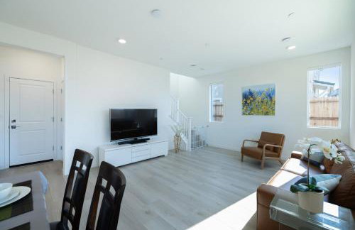 Modern Charming 4BR Home, Family Friendly, Office Space, Fast WiFi, Free Parking - Foto 21