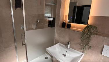 Ferienwohnung Sayntal - Blick auf Schloss Sayn - Foto 3