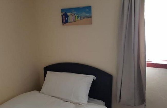 Oak Cottage - Photo 2