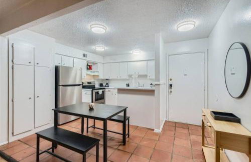 2B Getaway - Sleeps 6 - Pool, Pkg - Walk Dtwn - Foto 12