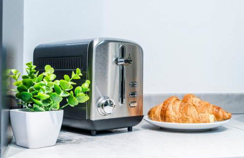 Great Location 2 Bedroom House in Nottingham, Private Garden, Fast Wi-Fi and Free Parking - Photo 28