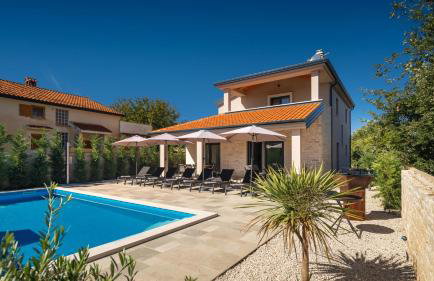 Family villa Alves with pool and grill in Porec - Foto 1