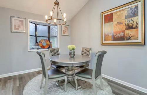 Modern Comfort Meets Classic Charm in Stonecrest - Foto 19