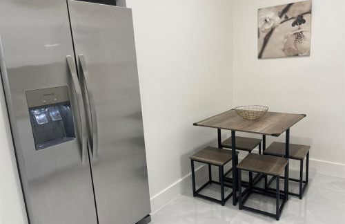 Transit-Friendly Flamingo Park Hideaway - Foto 23