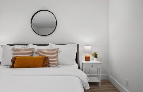 New! Few minutes to Downtown, 10 to the Beach! - Photo 9