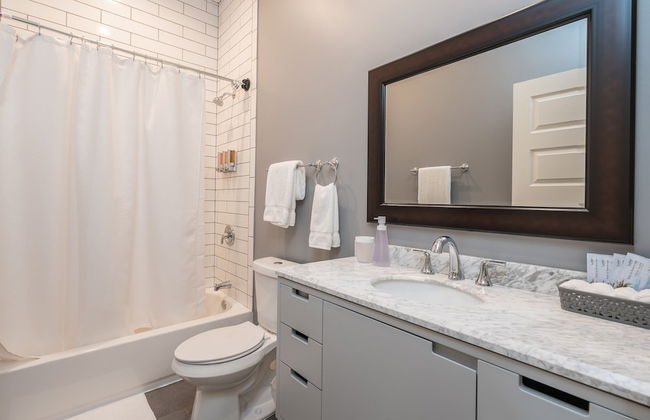 Parkside Comfort | JZ Vacation Rentals - Photo 15