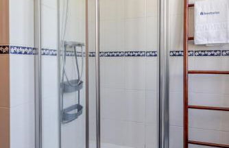 HostWise - Country Villa w/ Pool, Court & Views - Foto 37